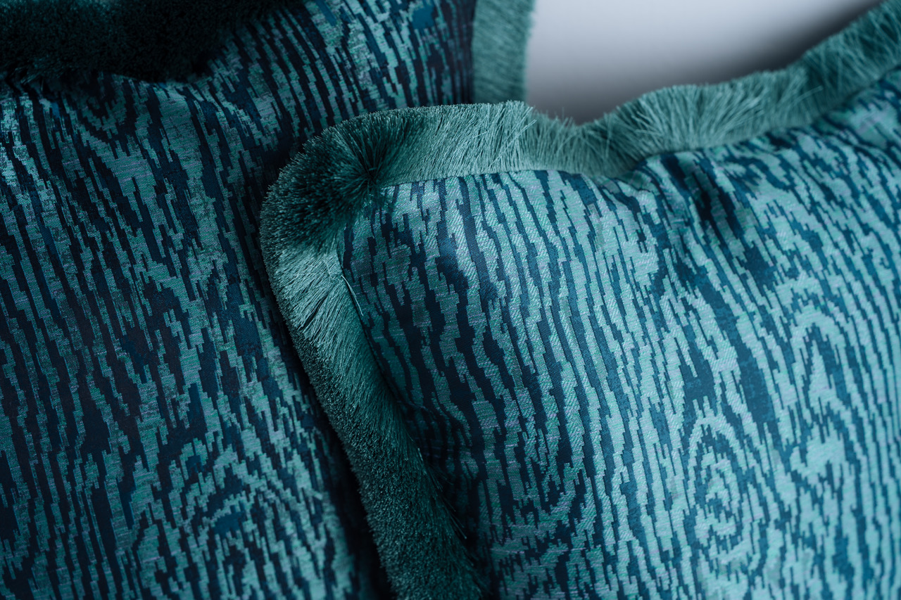 Kissen 'Kyoto Turquoise' – Nahaufnahme der Kante mit gefranstem Rand